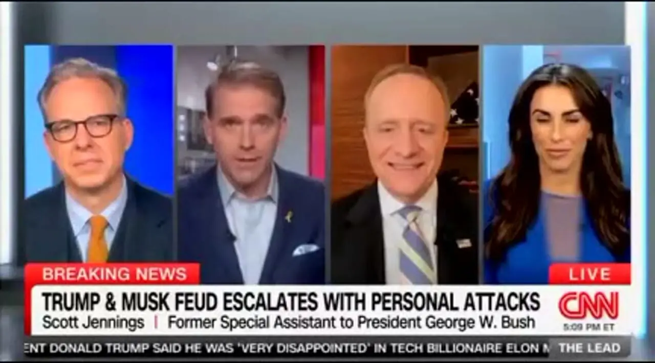 ببینید؛ خبرنگار CNN سرش را در سطل زباله فرو کرد!