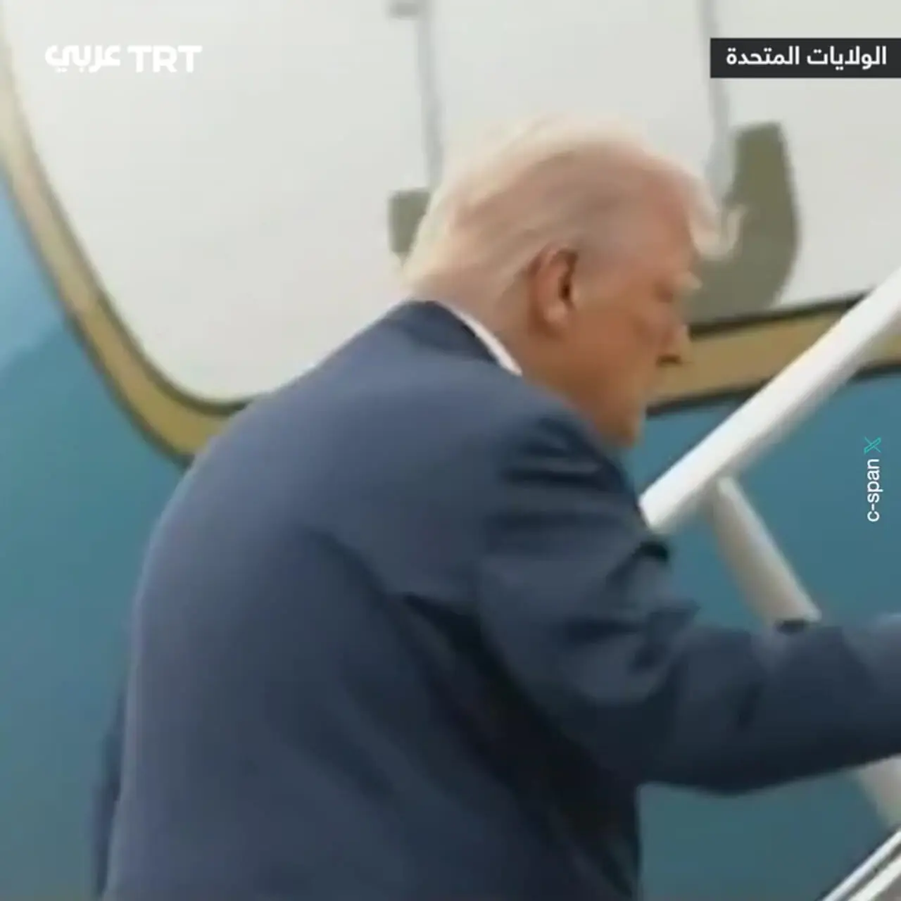 ببینید؛ لغزش دونالد ترامپ هنگام سوار شدن به هواپیمای ریاستجمهوری