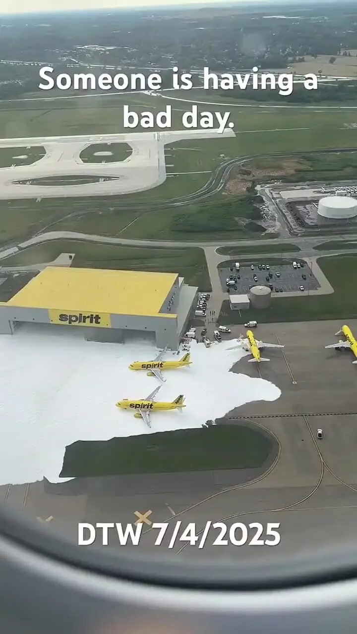 ببینید؛ فعال شدن تصادفی سیستم اطفا حریق فرودگاه متروپولیتن