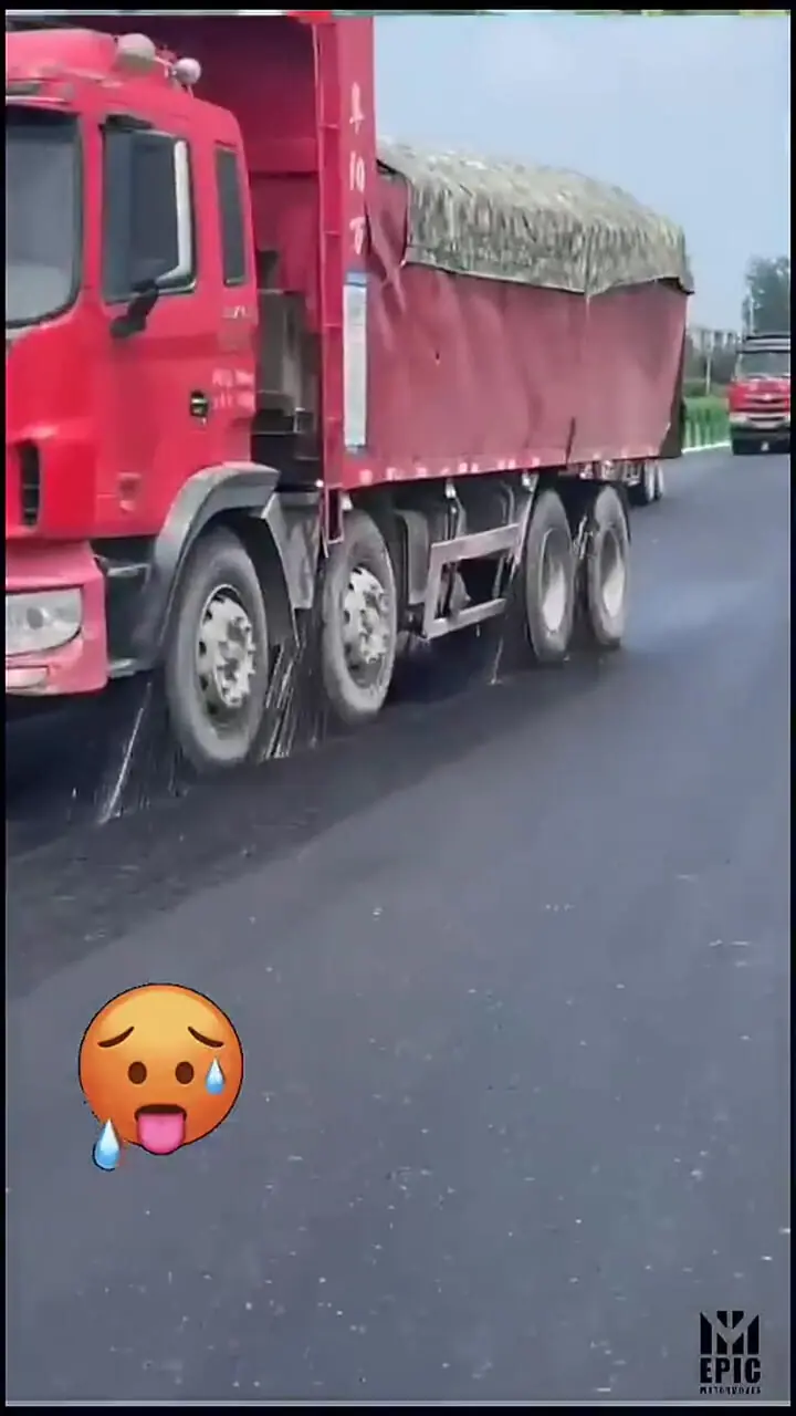 ببینید؛ ذوب شدن لاستیک کامیون بر اثر گرمای هوا در چین