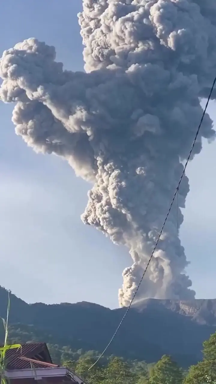 ببینید؛ فوران عظیم آتشفشان ماراپی در اندونزی