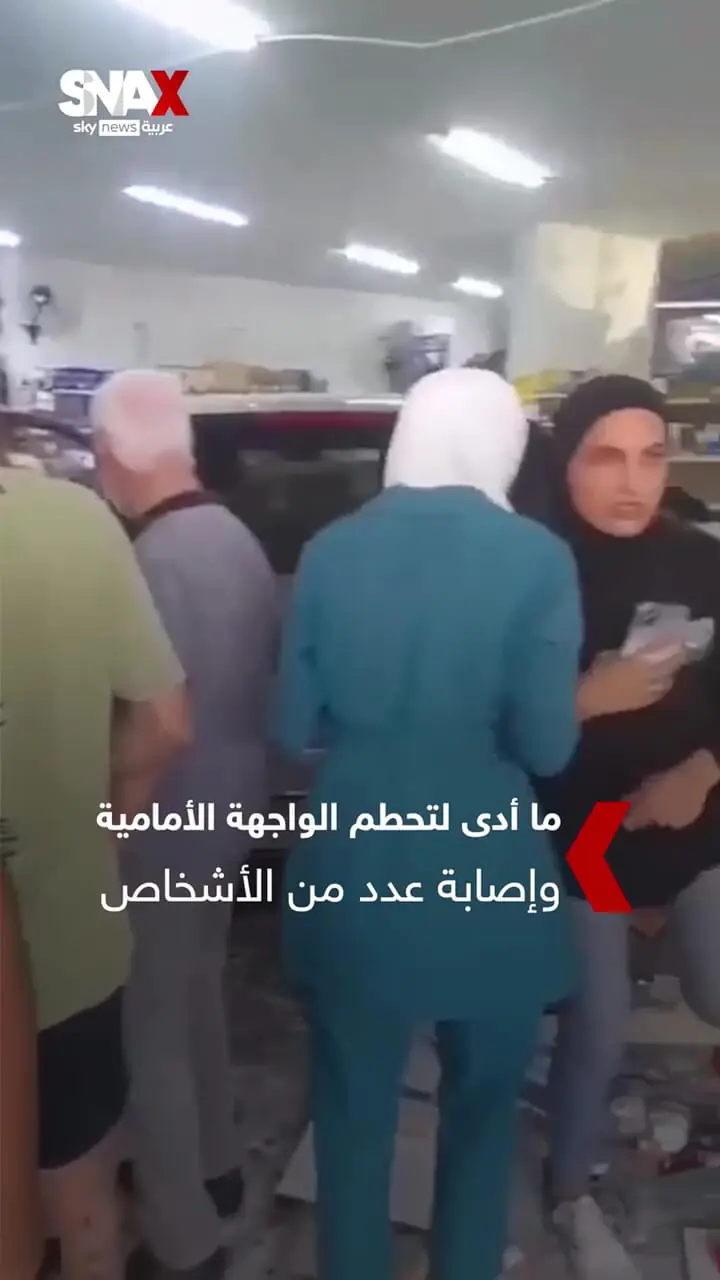 خودرویی به فروشگاهی در نزدیکی سفارت آمریکا در بیروت کوبید