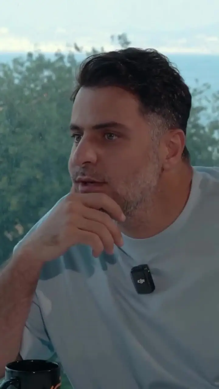 بغض شهرام شب‌پره ترکید؛ می‌ترسم قبل از مرگ ایران را نبینم