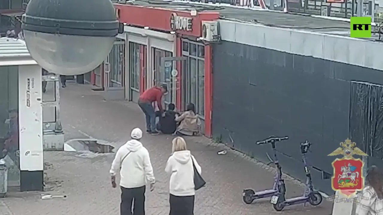 ببینید؛ مقابله دختر جوان با سارق موبایل