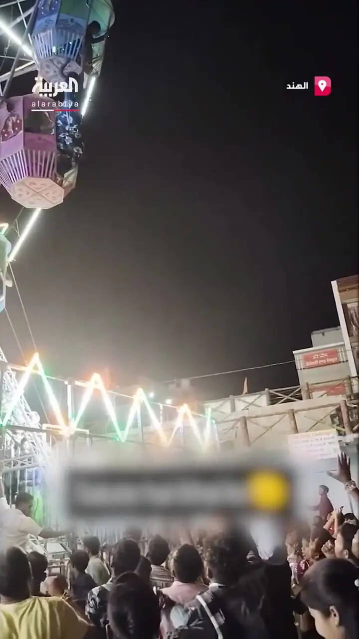 ببینید؛ لحظات دلهرهآور آویزان ماندن یک زن از چرخوفلک