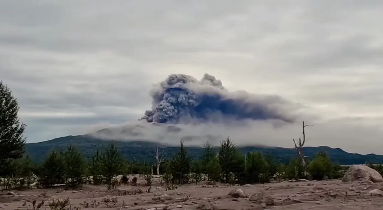 فوران آتشفشان شیولوچ در کامچاتکا روسیه