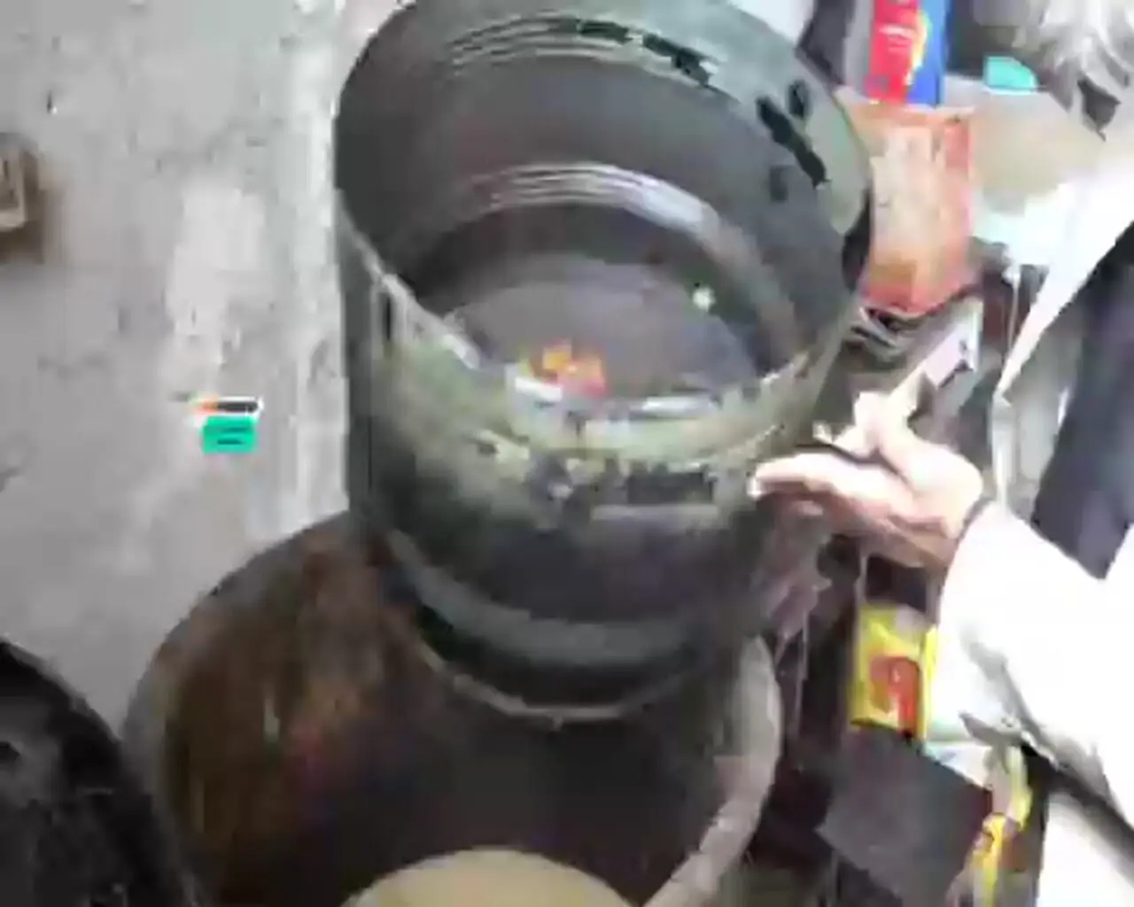 شف ۶ تن پُفک غیربهداشتی در شیراز