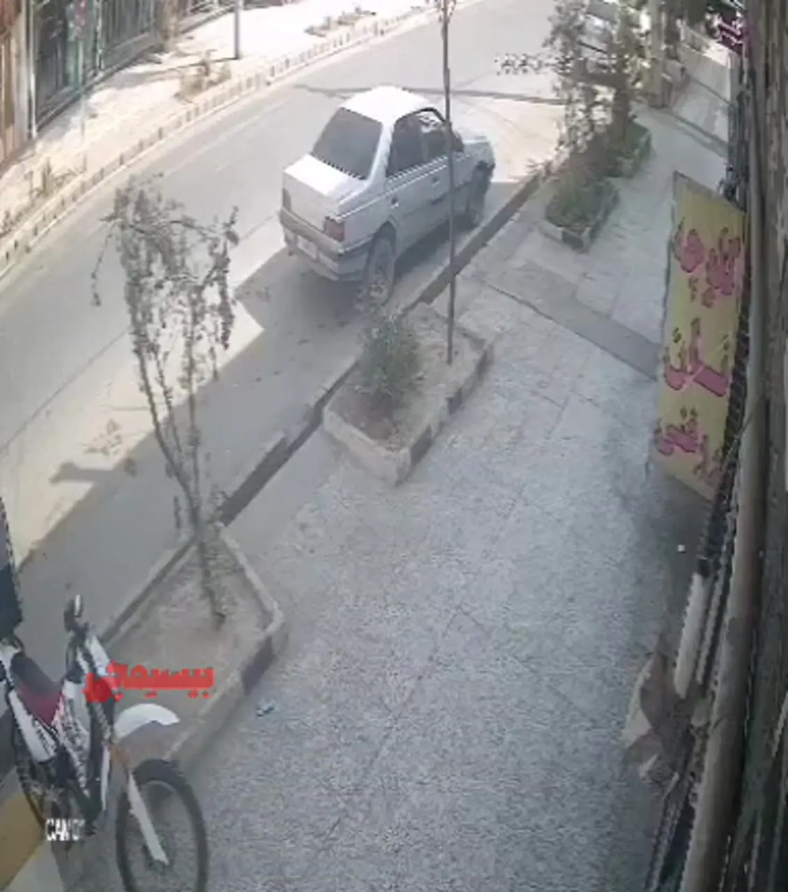 لحظه هولناک سرقت مسلحانه با کلاشینکف در زاهدان