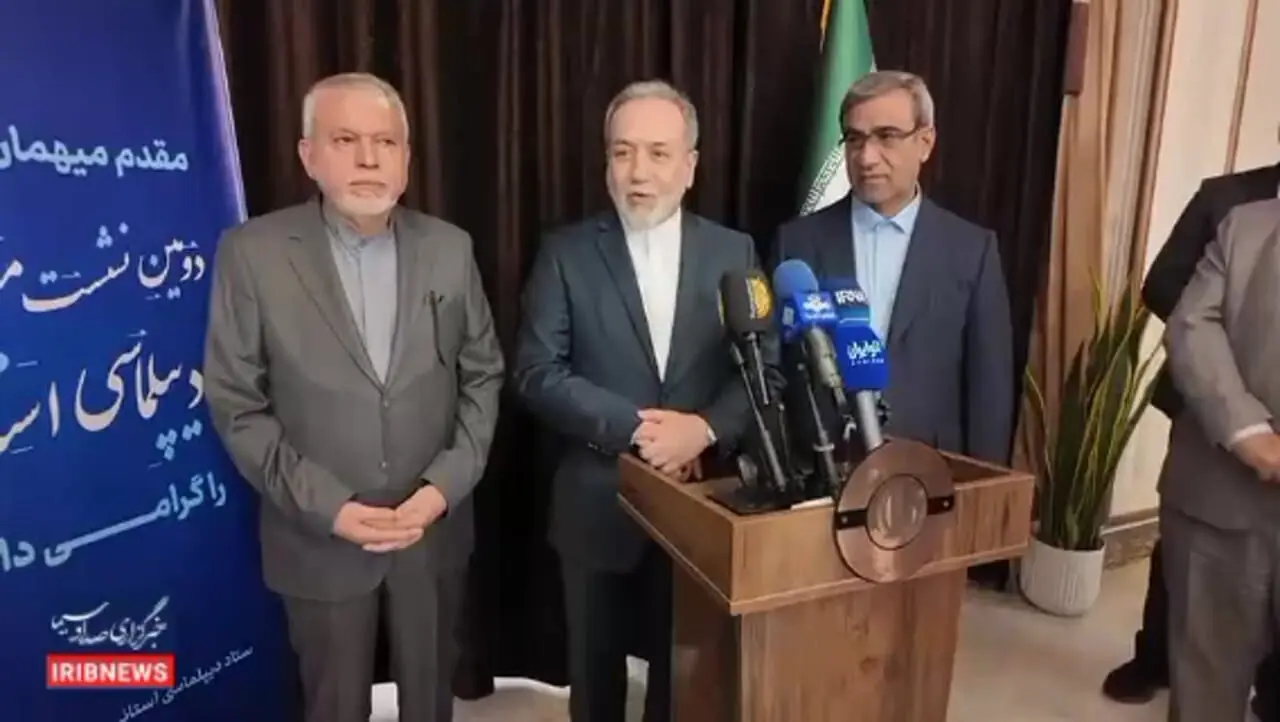 عراقچی: ویتکاف از طریق واسطهها تماسهایی با ما برقرار میکند