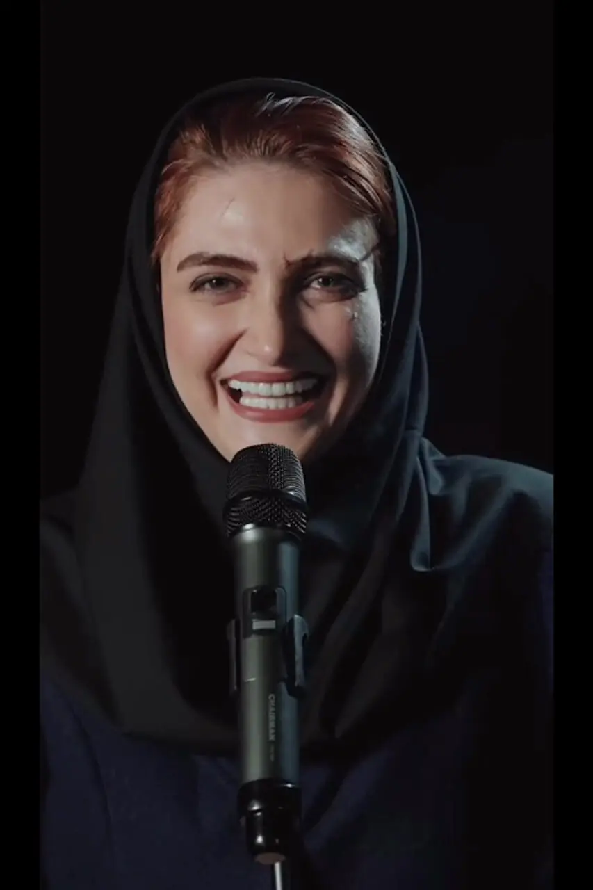 خنده‌های عصبی الناز ملک زیر مشت و لگد!