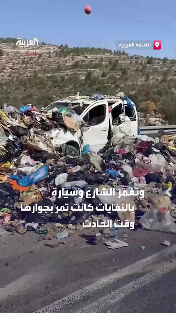 لحظه واژگونی یک کامیون حامل زباله در رام‌‌الله