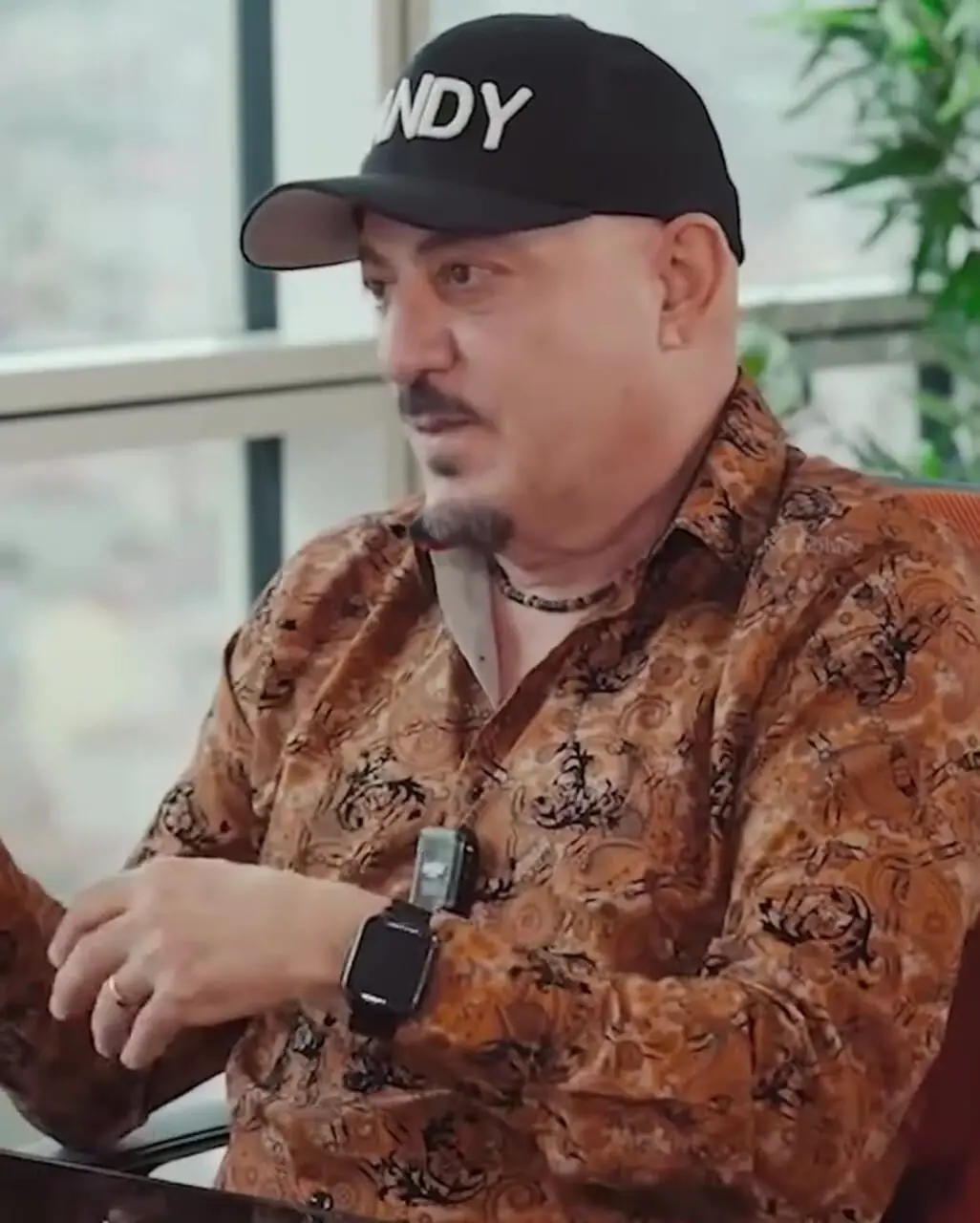 سندی: اصطلاحات آهنگ امشو شوشه هیچ معنی نداره!