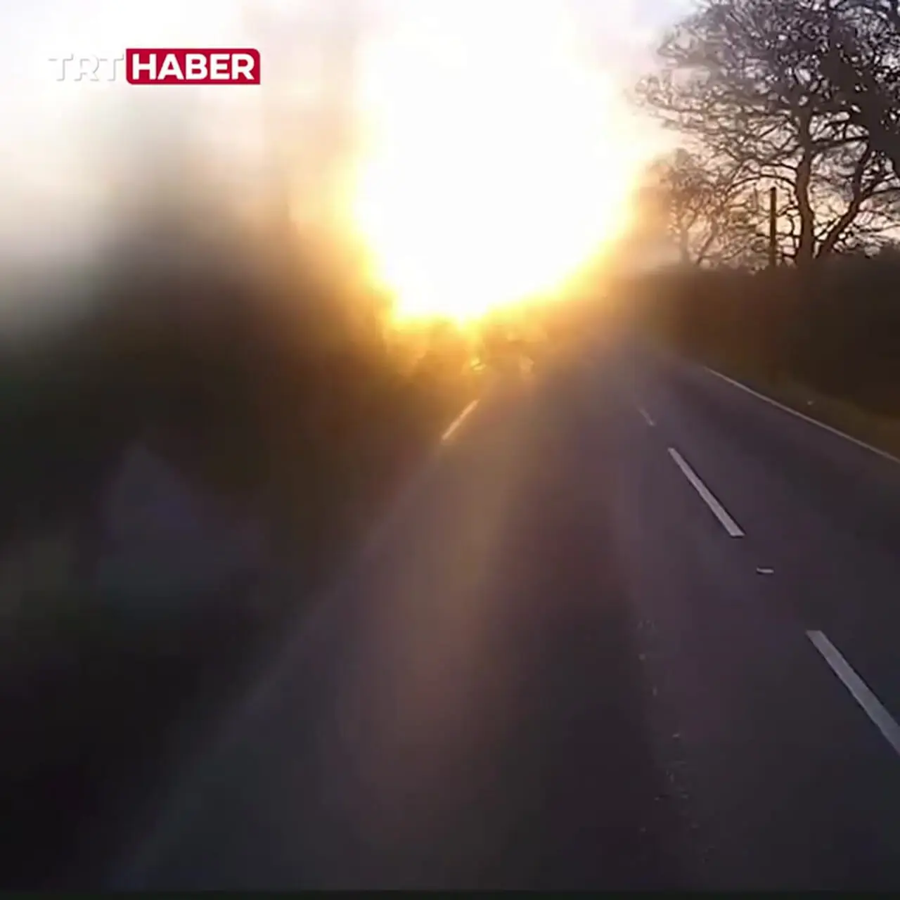 تصادف زنجیره‌ای کامیون به‌دلیل بخارگرفتگی شیشه