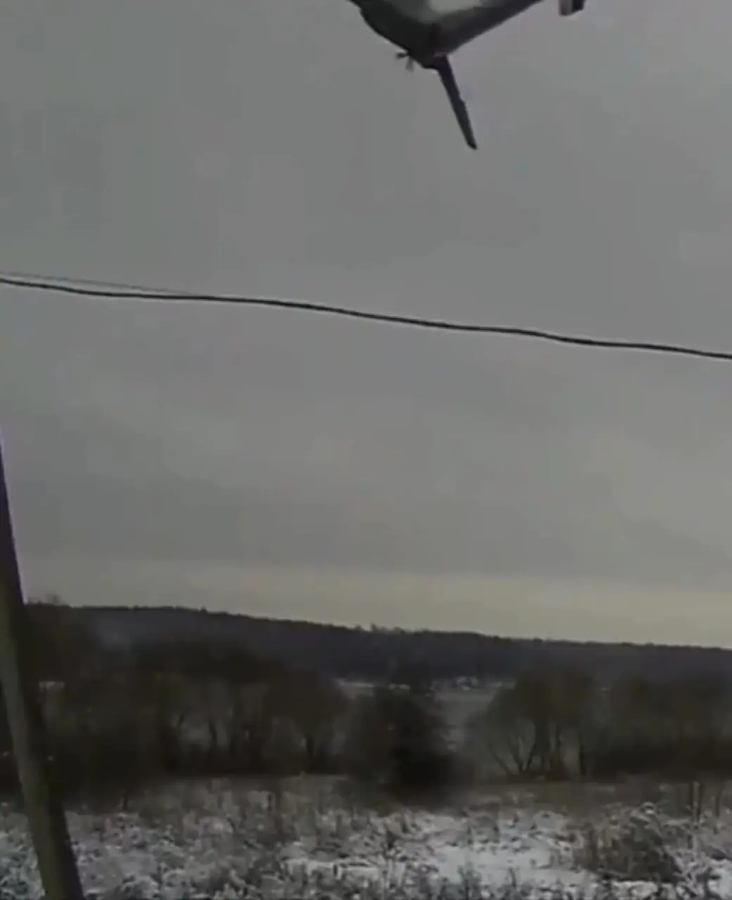 هواپیمای آنتونوف روسیه قبل از سقوط در آسمان دو نیم شد