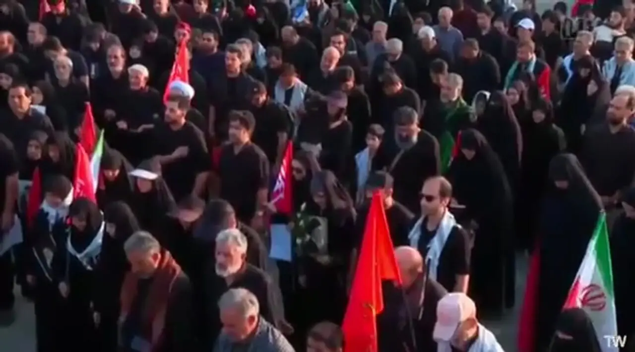 اقامه نماز بر پیکر رهبر شهید انقلاب توسط آیتالله جوادی آملی