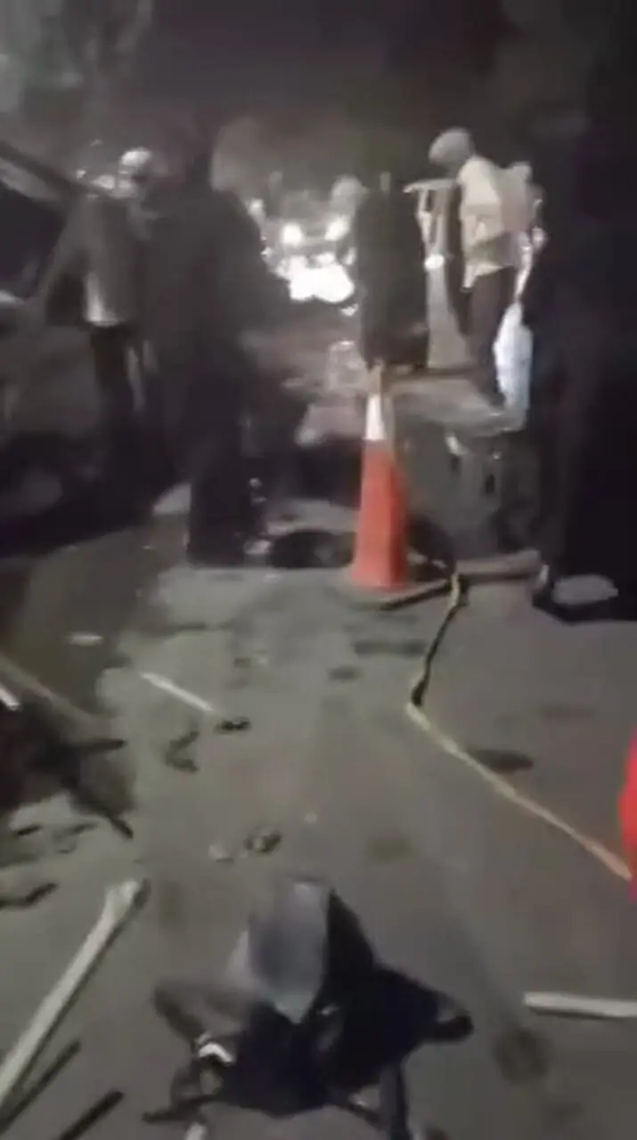 ماجرای برخورد خودرو با تجمع شبانه در بلوار وکیل آباد مشهد