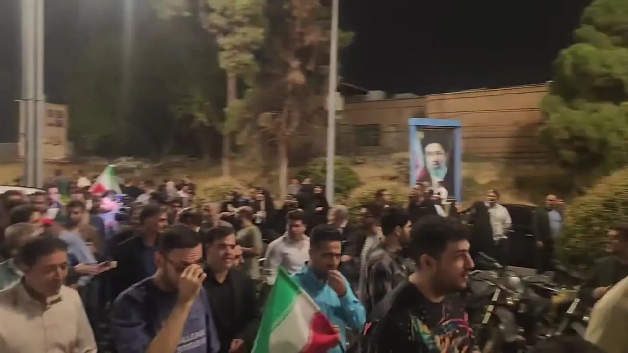 ویدیو؛ دو استقبال متفاوت از پزشکیان در مهرآباد